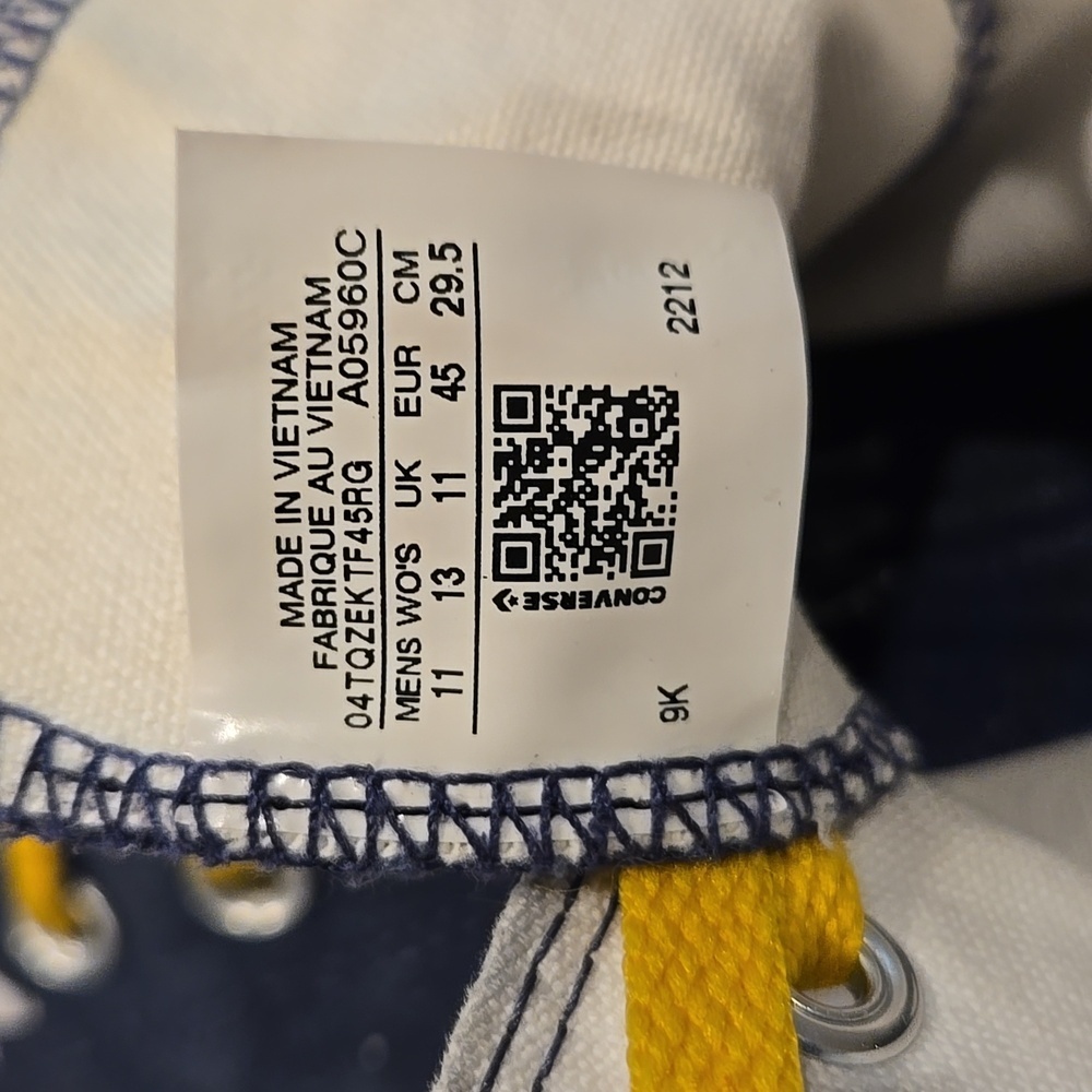LIMITED EDITION CORALINE Converse Navy and Yellow Star Sneakers - Picture 7 of 16